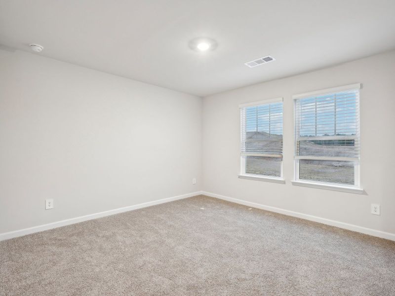Spacious, unfurnished interior of a new home in Ivey Township, Dallas (Image 20).