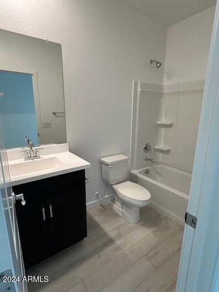 SR35 Lot 422 - Hall Bath