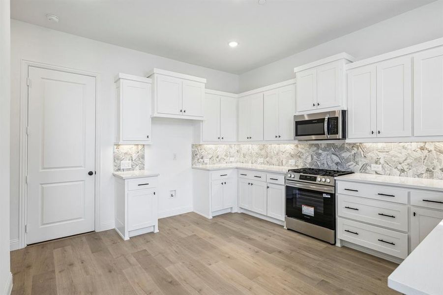 No shortage of storage or prep space in this dream kitchen! No shortage of storage or prep space in this dream kitchen!