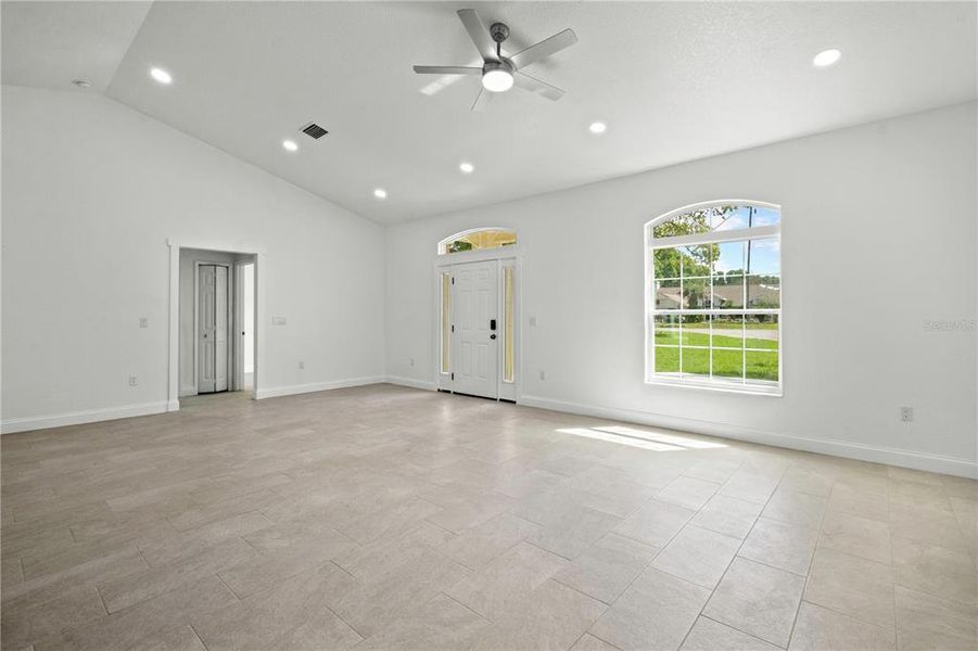 Spacious, unfurnished interior of a new home in , Dunnellon (Image 31).