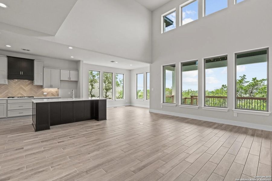 Image 26 of a home in Esperanza - 70'.