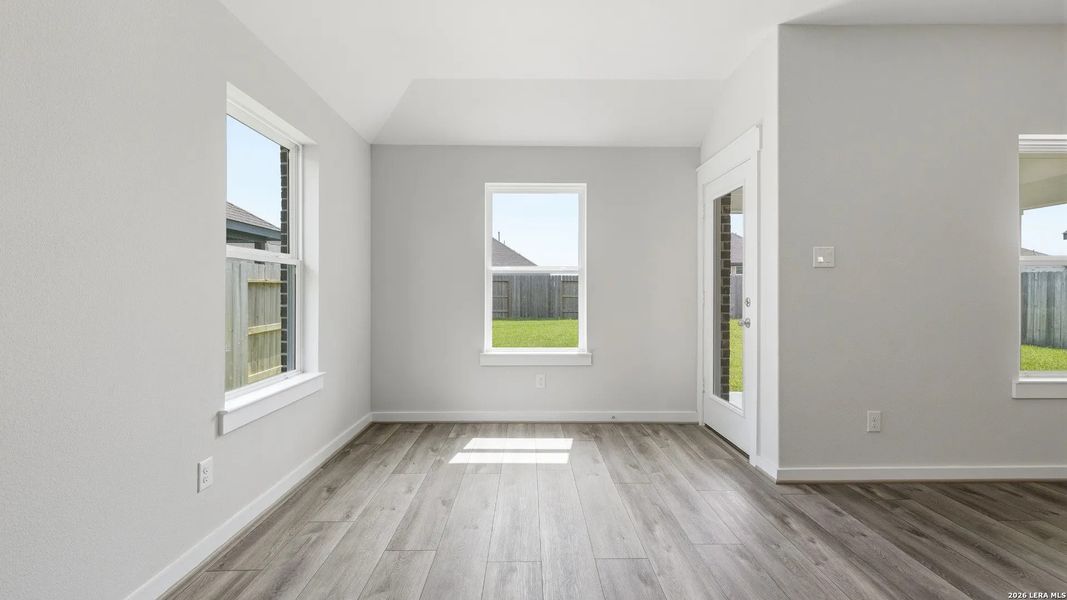 Spacious, unfurnished interior of a new home in Cloud Country, New Braunfels (Image 12).