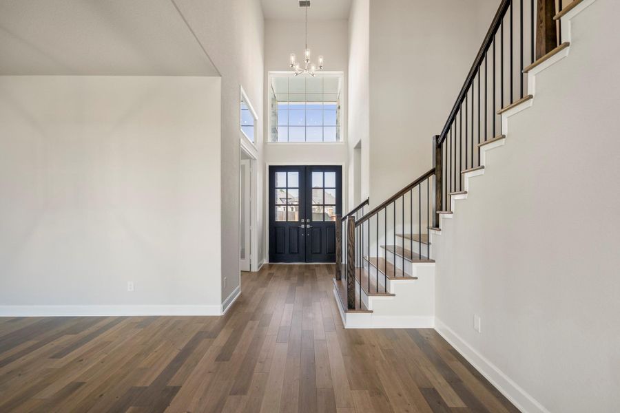 Spacious, unfurnished interior of a new home in Sienna 70′ Lots, Missouri City (Image 27).