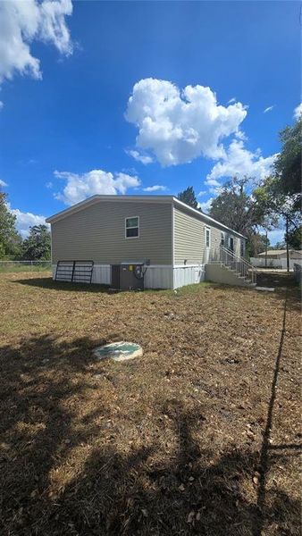 Exterior details and patio area of a home in , New Port Richey (Image 13).