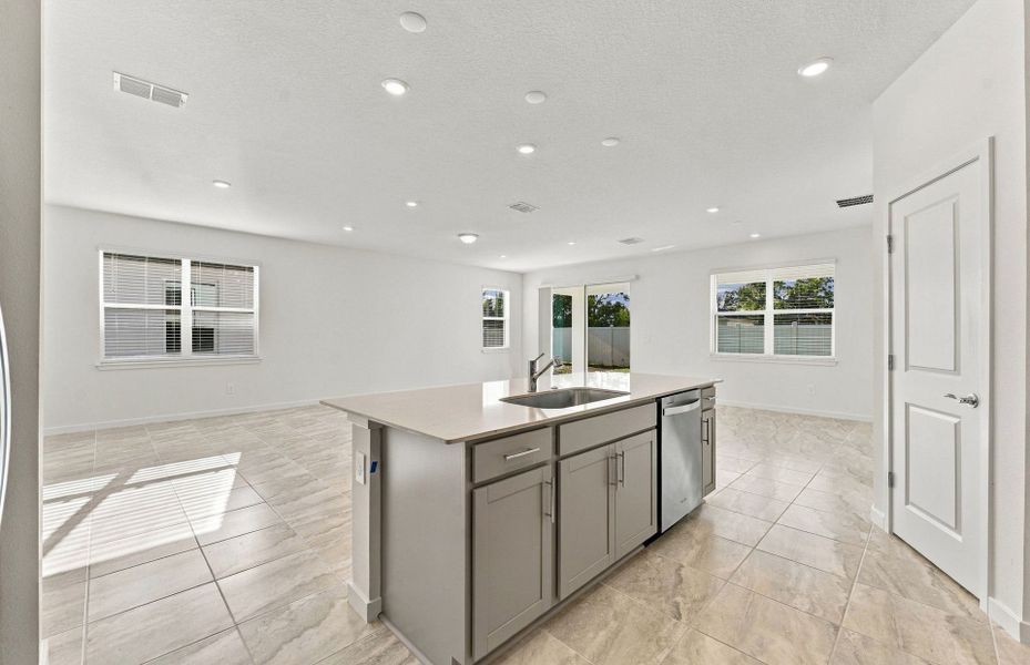 Furnished interior view inside a new home in Evergreen, Thonotosassa (Image 13).