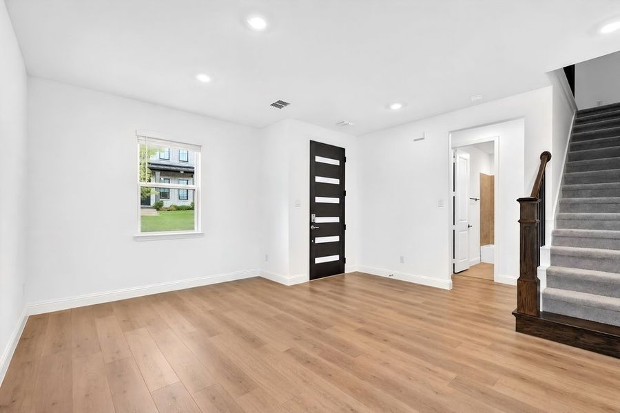 Spacious, unfurnished interior of a new home in Cross Creek Meadows, Celina (Image 13).
