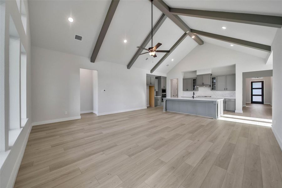 Spacious, unfurnished interior of a new home in Magnolia Bend, Rosharon (Image 40).
