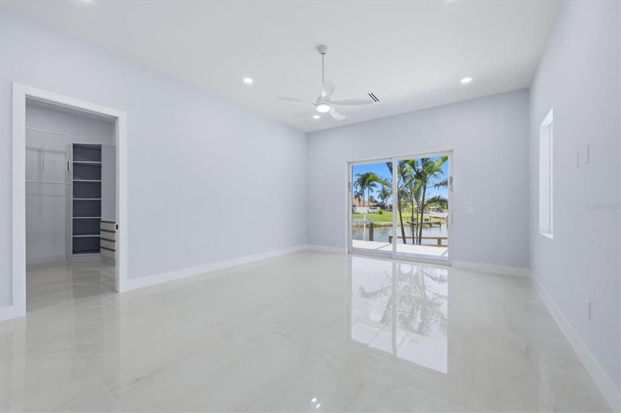 Spacious, unfurnished interior of a new home in , Port Charlotte (Image 15).