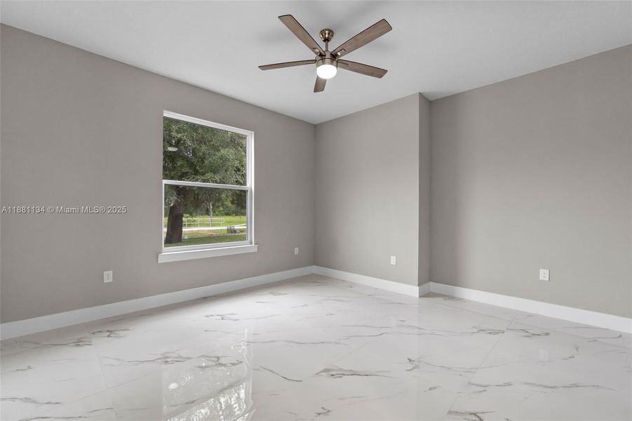 Spacious, unfurnished interior of a new home in , St. Cloud (Image 14).