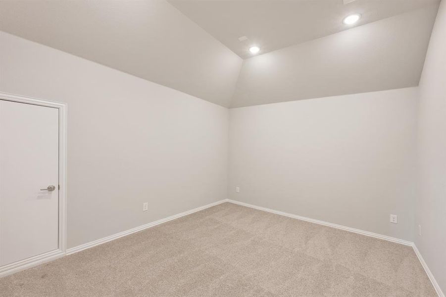 Spacious, unfurnished interior of a new home in Sonoma Verde, McLendon-Chisholm (Image 32).