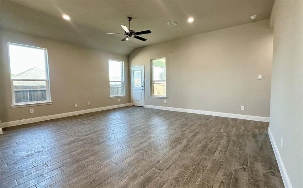 Spacious, unfurnished interior of a new home in Eagle Creek, Denton (Image 23). Spacious, unfurnished interior of a new home in Eagle Creek, Denton (Image 23).