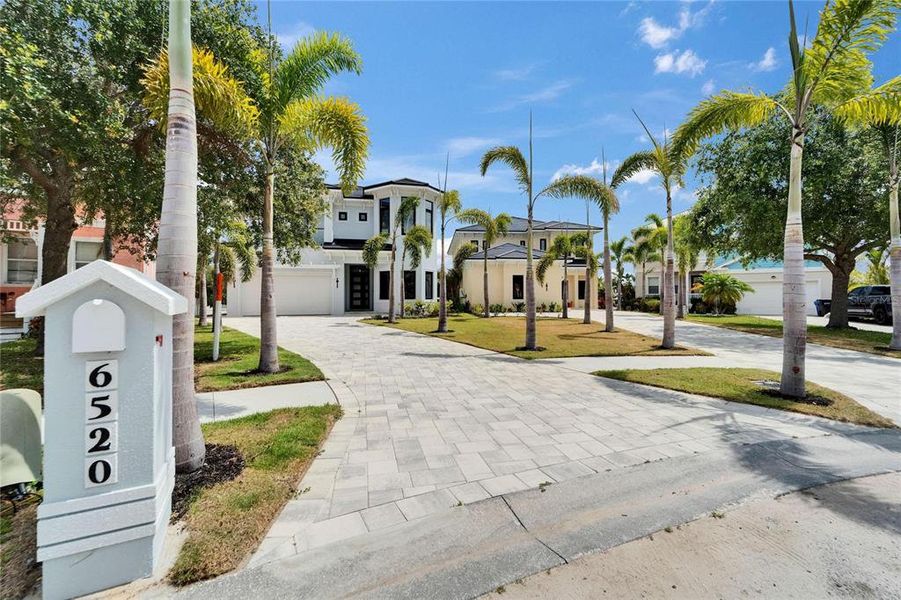 Exterior details and patio area of a home in , Apollo Beach (Image 41).