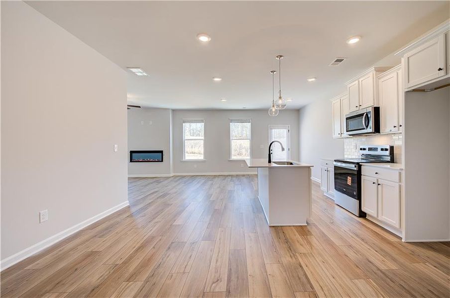 Spacious, unfurnished interior of a new home in Chapel Hill, Newnan (Image 12).