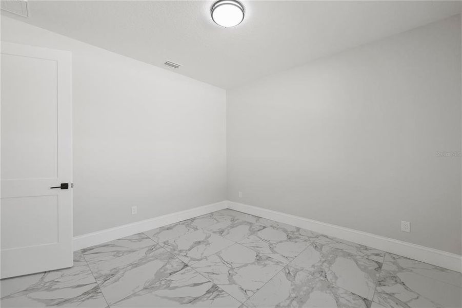Spacious, unfurnished interior of a new home in , Tampa (Image 36).