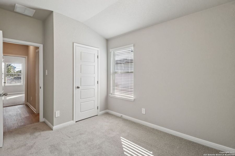 Spacious, unfurnished interior of a new home in Catalina, Converse (Image 31).