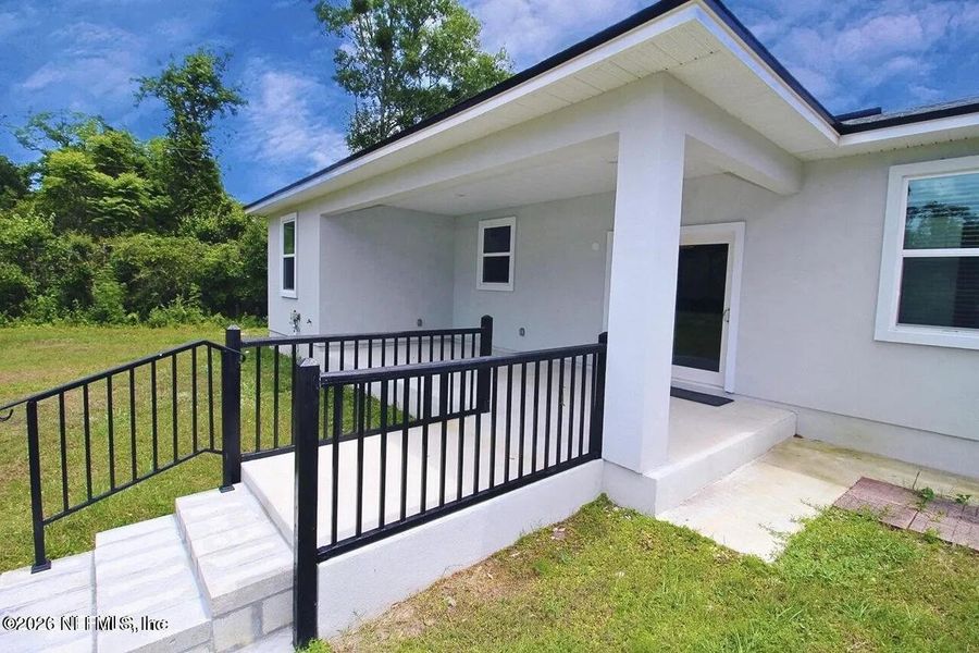Exterior details and patio area of a home in , Jacksonville (Image 19).