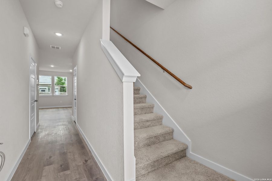 Spacious, unfurnished interior of a new home in Senna, Leon Valley (Image 29).