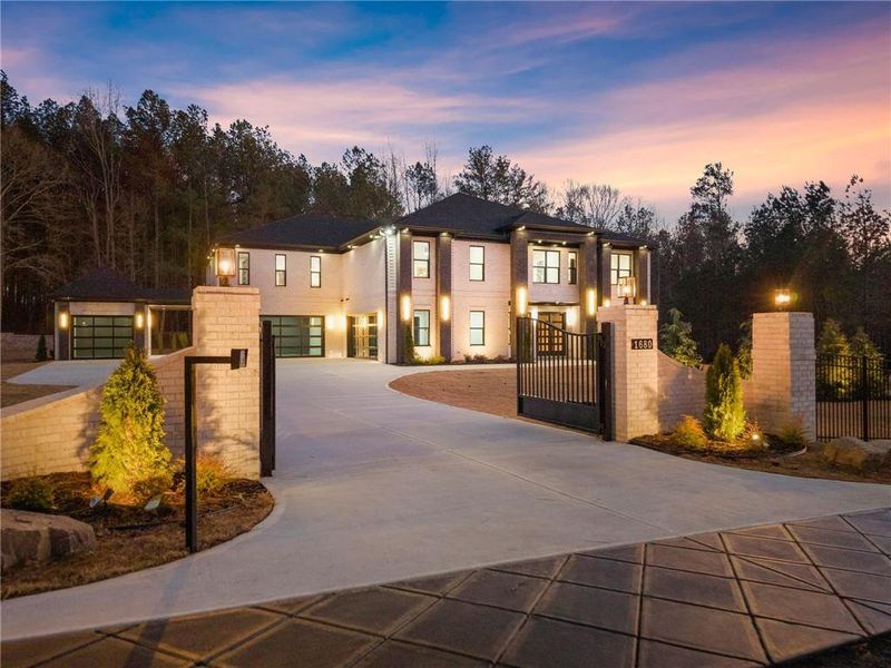 Image 102 of a home in .