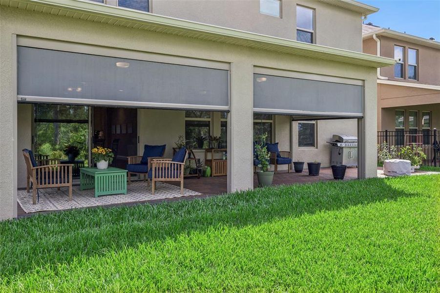 Exterior details and patio area of a home in , Winter Garden (Image 4).