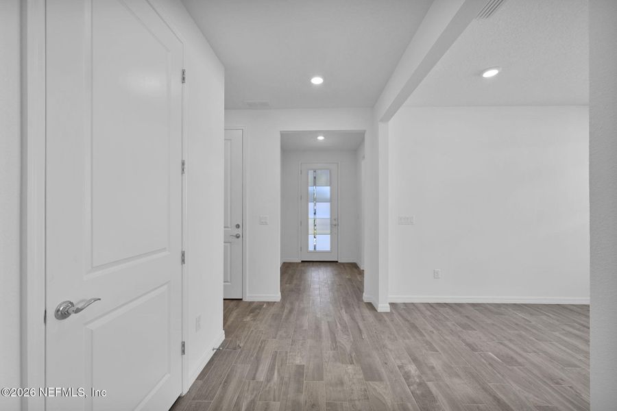 Spacious, unfurnished interior of a new home in Del Webb Wildlight, Yulee (Image 23).