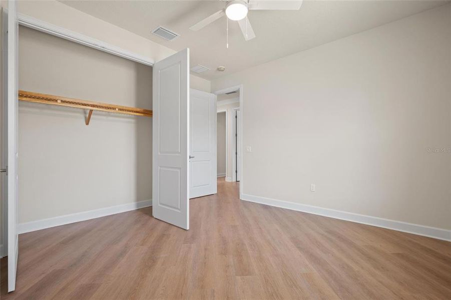 Spacious, unfurnished interior of a new home in , Tarpon Springs (Image 18).