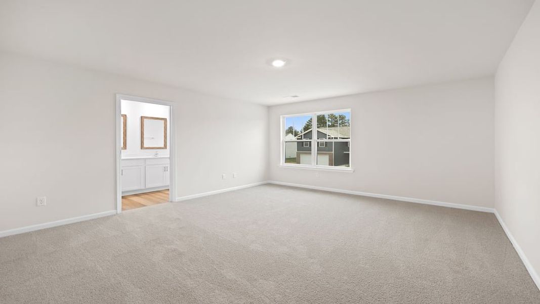 Spacious, unfurnished interior of a new home in Seneca Falls, Seneca (Image 27).
