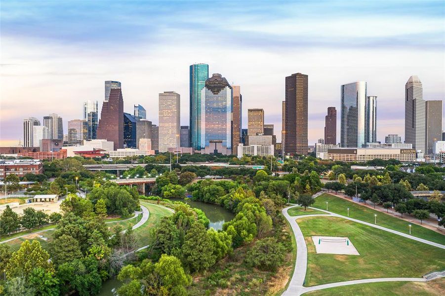 Buffalo Bayou Park is minutes away. Enjoy all the perks of being right outside of Downtown Houston. From the Skate park to the Cistern, Boat tours, Bike tours, Music events, volleyball, dog park, and Flora Restaurant; it all encompasses the 52-mile waterway!!