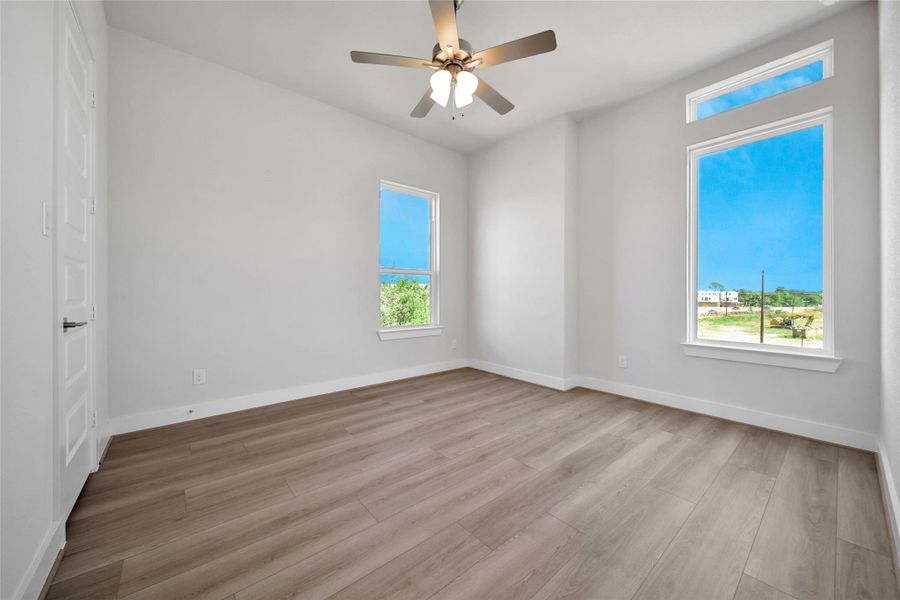 Spacious, unfurnished interior of a new home in Lago Pointe, Seabrook (Image 22).