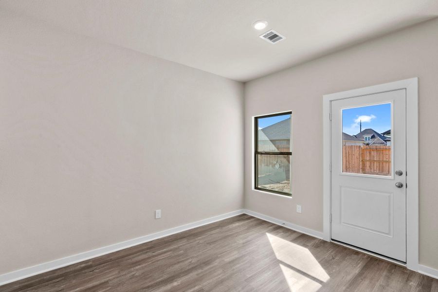 Spacious, unfurnished interior of a new home in Arabella on the Prairie 60', Richmond (Image 24).