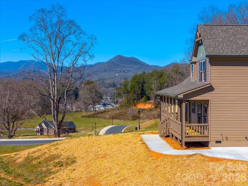 Exterior details and patio area of a home in , Franklin (Image 32).