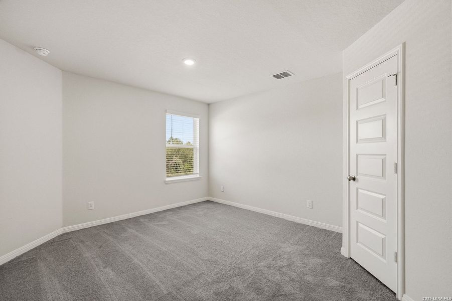 Spacious, unfurnished interior of a new home in Cinco Lakes, San Antonio (Image 27).