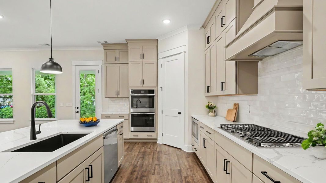 Virtual Staging of kitchen with quartz countertops, tile backsplash, and upgraded kitchen Virtual Staging of kitchen with quartz countertops, tile backsplash, and upgraded kitchen