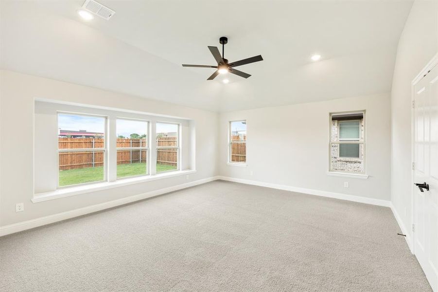 Spacious, unfurnished interior of a new home in Sunset Ridge, Alvarado (Image 27).