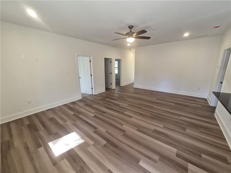 Spacious, unfurnished interior of a new home in , Dallas (Image 9).