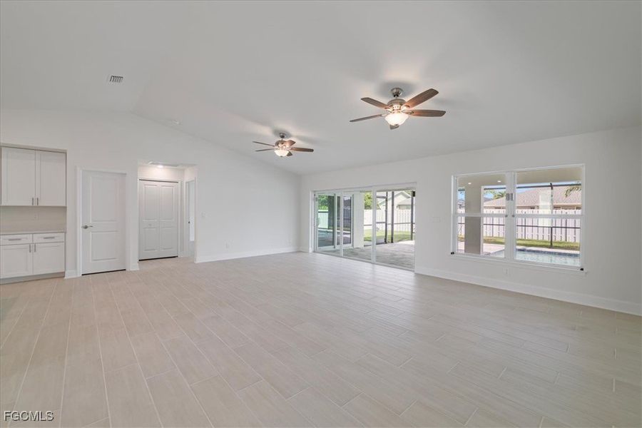 Spacious, unfurnished interior of a new home in Cape Coral, Cape Coral (Image 19).