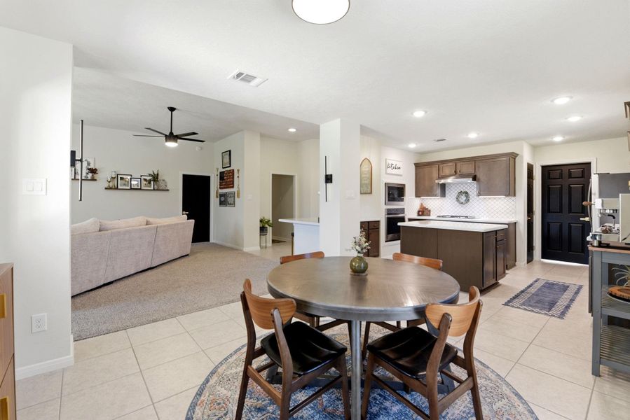 Furnished interior view inside a new home in Pedregal, Dickinson (Image 42).
