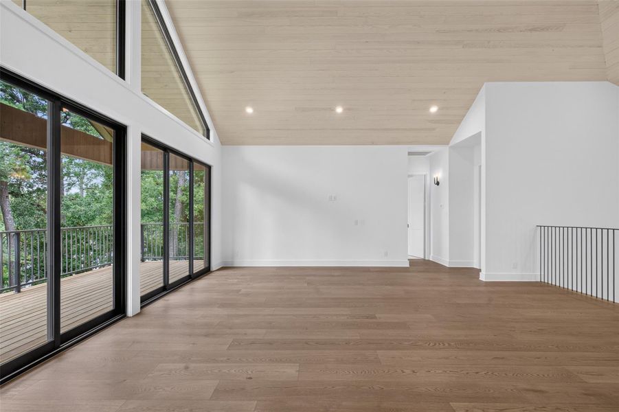 Spacious, unfurnished interior of a new home in , The Woodlands (Image 35).