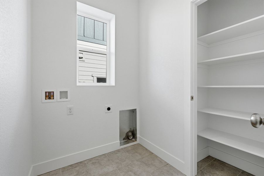 Spacious, unfurnished interior of a new home in Trailstone, Arvada (Image 18).