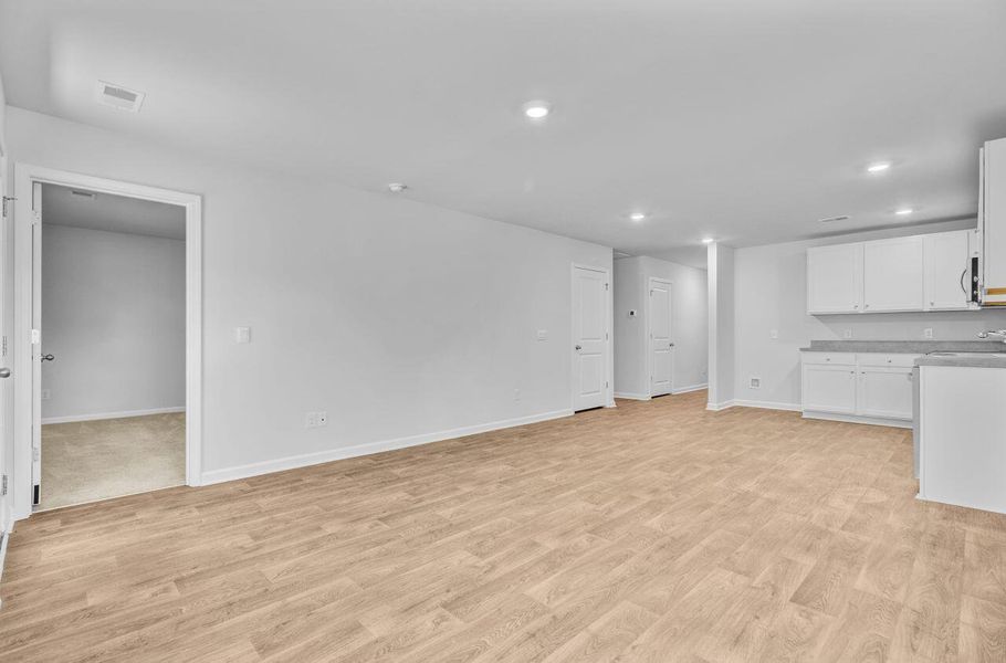 Spacious, unfurnished interior of a new home in Stone Ridge, Moncks Corner (Image 15).