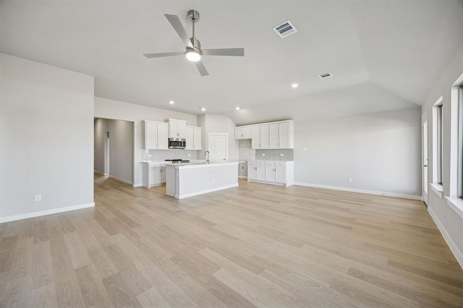 Spacious, unfurnished interior of a new home in Freeman Farms, Kaufman (Image 26). Spacious, unfurnished interior of a new home in Freeman Farms, Kaufman (Image 26).