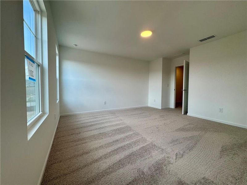 Spacious, unfurnished interior of a new home in , Flowery Branch (Image 10).