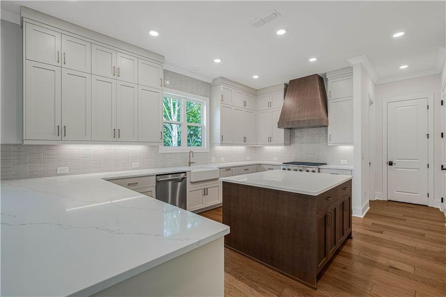 Furnished interior view inside a new home in Bellwyn, Johns Creek (Image 9).
