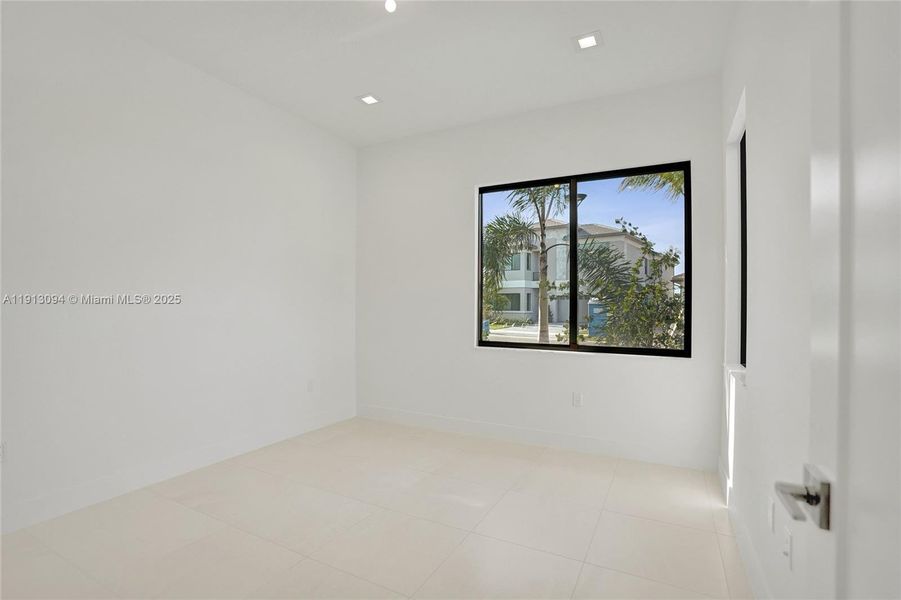 Spacious, unfurnished interior of a new home in Apex at Avenir, Palm Beach Gardens (Image 42).