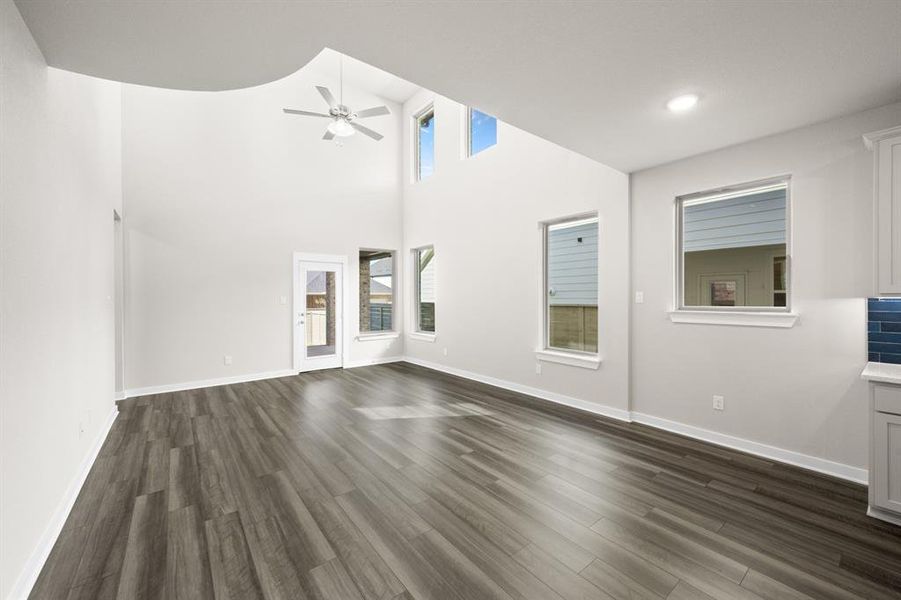 10_8921 Acorn- Dining-1