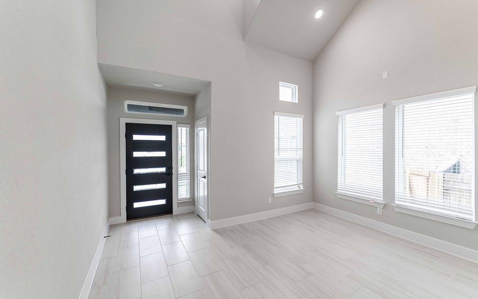 Spacious, unfurnished interior of a new home in Arcadia Ridge, San Antonio (Image 19).