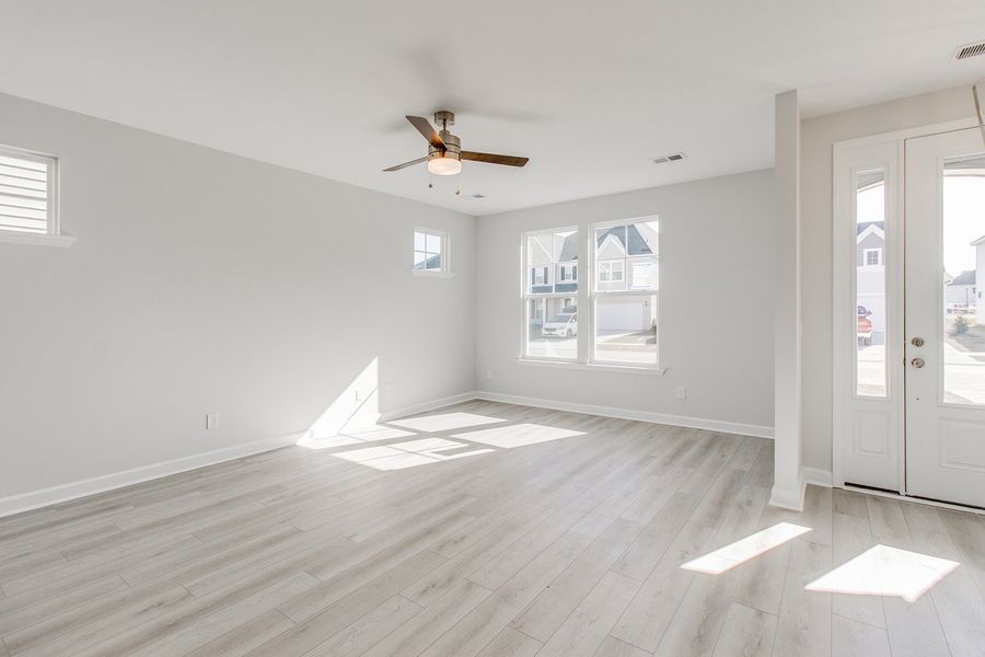 Spacious, unfurnished interior of a new home in Hendrix Farms, Lexington (Image 18).