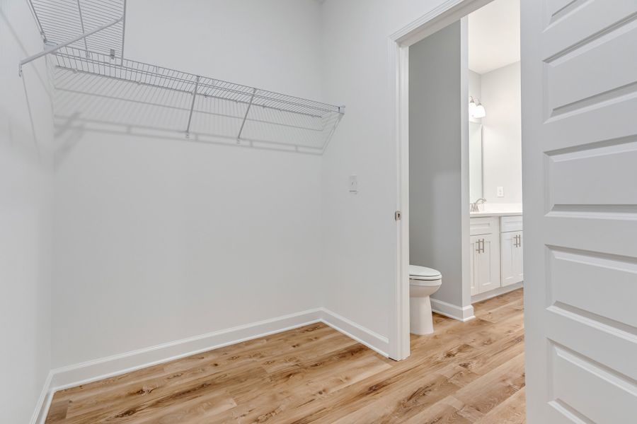 Spacious, unfurnished interior of a new home in Oak Hollow, Crestview (Image 19).