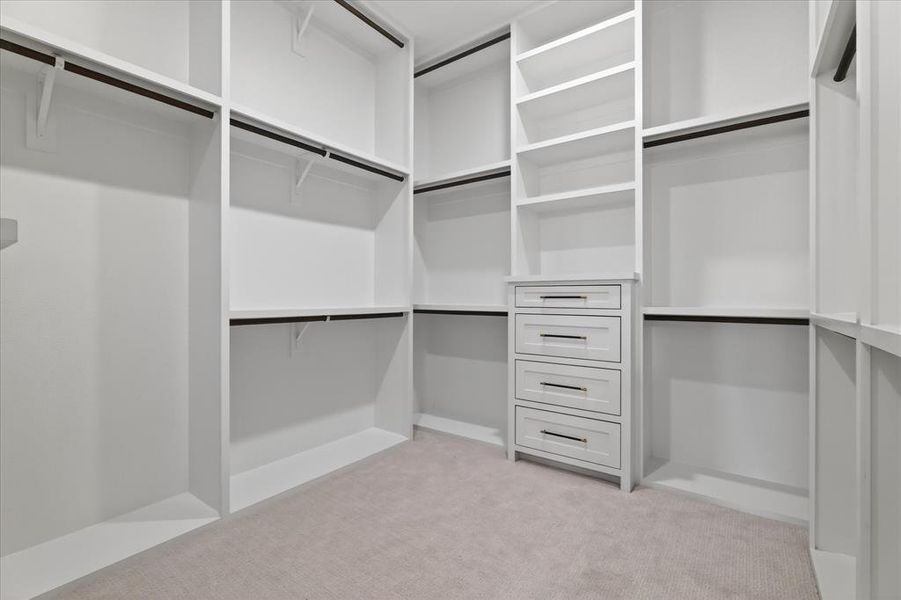 Spacious, unfurnished interior of a new home in , Celeste (Image 22).