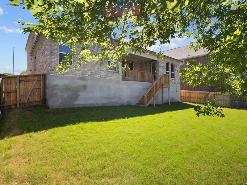 Exterior details and patio area of a home in Ladera, San Antonio (Image 26).