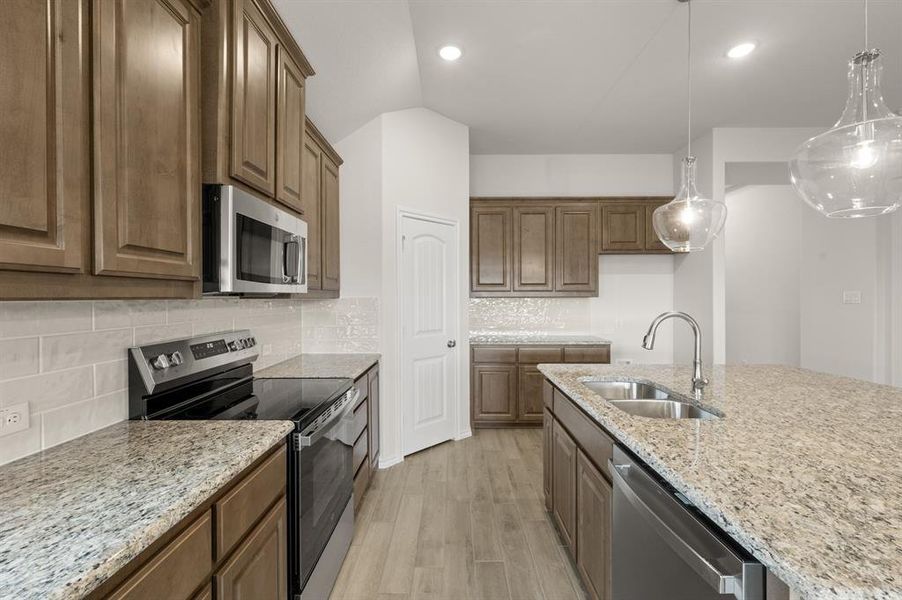 1133 Avery- Kitchen-4